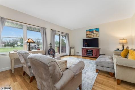 37 Chelsea Circle Raritan NJ 08822