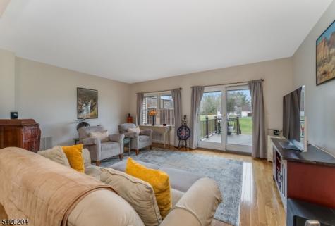 37 Chelsea Circle Raritan NJ 08822