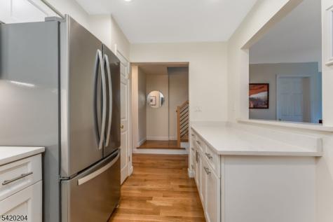 37 Chelsea Circle Raritan NJ 08822