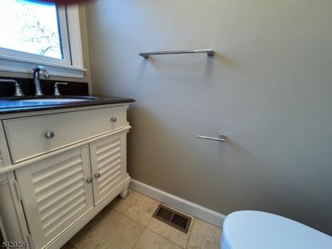 37 Chelsea Circle Raritan NJ 08822