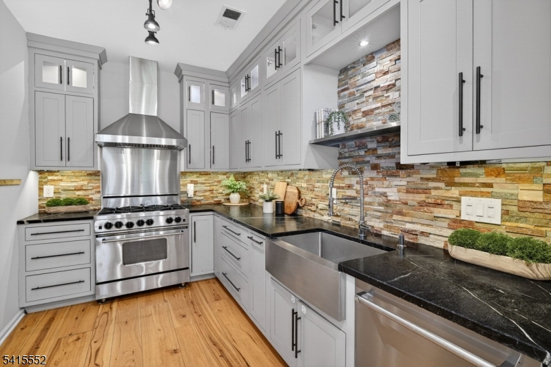 33 Four Oaks Road Bedminster NJ 07921