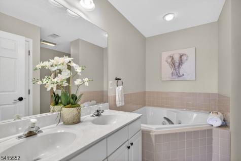 33 Four Oaks Road Bedminster NJ 07921