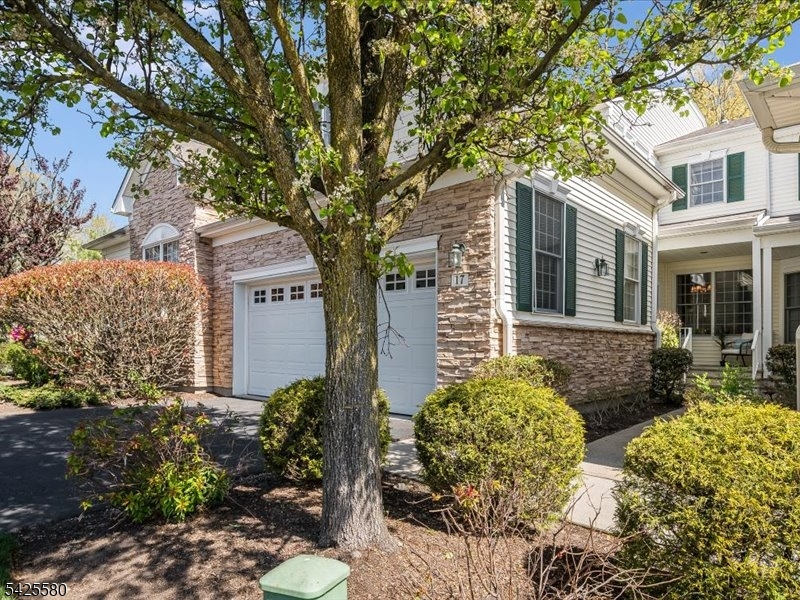 17 Pacio Court Roseland NJ 07068