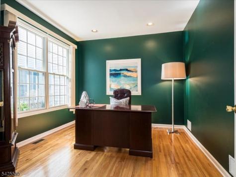 17 Pacio Court Roseland NJ 07068