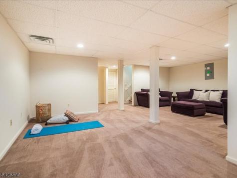17 Pacio Court Roseland NJ 07068