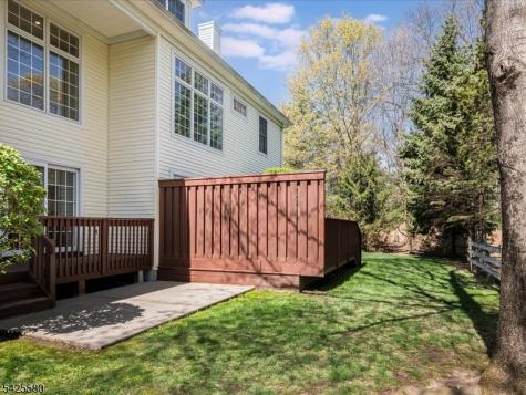 17 Pacio Court Roseland NJ 07068