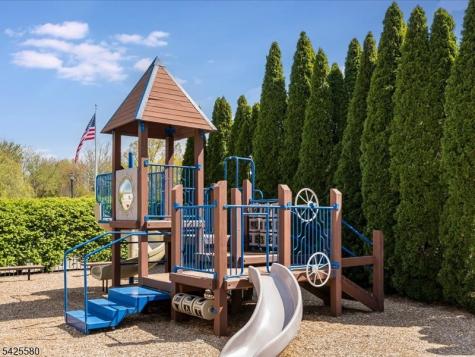 17 Pacio Court Roseland NJ 07068