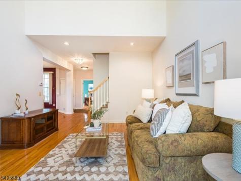 17 Pacio Court Roseland NJ 07068