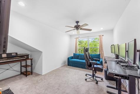 129 Autumn Court Roxbury NJ 07852