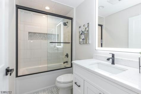 484 4th Avenue Garwood NJ 07027