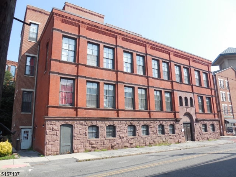 18 Market Street Paterson NJ 07501