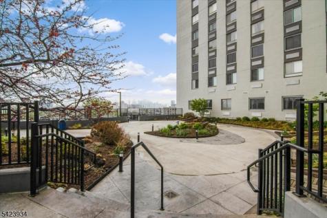 100 Manhattan Avenue Union NJ 07087