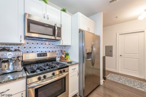 90 Clinton Avenue Newark NJ 07114