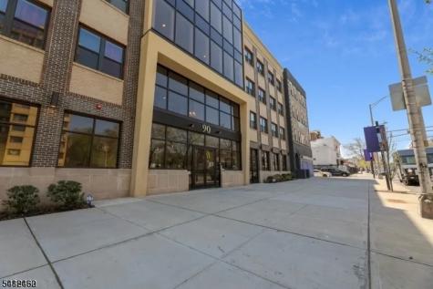 90 Clinton Avenue Newark NJ 07114