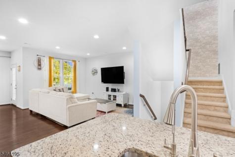 33 Woodland Way Mount Arlington NJ 07856