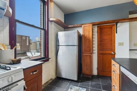 54 Mcwhorter Street Newark NJ 07105