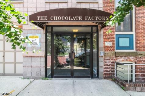 54 Mcwhorter Street Newark NJ 07105