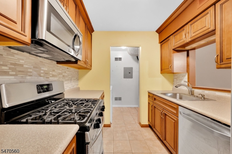 825 Riverside Avenue Lyndhurst NJ 07071