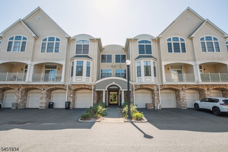 121 Turlington Court Livingston NJ 07039