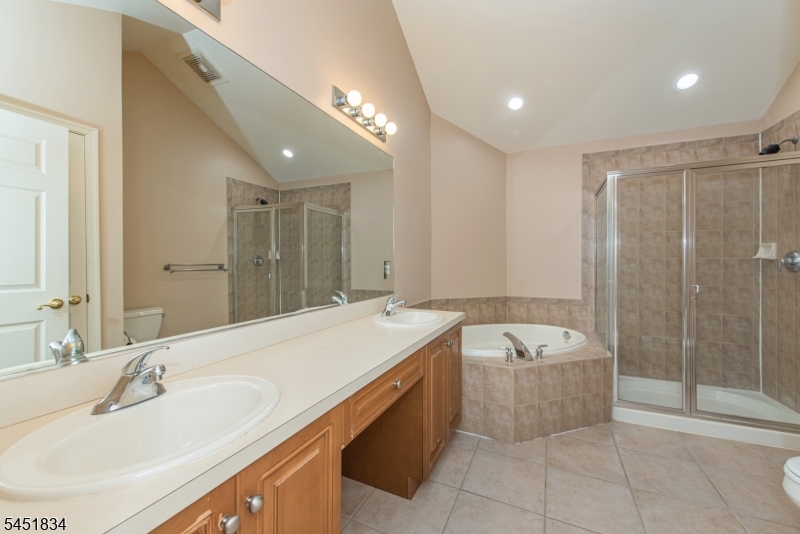 121 Turlington Court Livingston NJ 07039