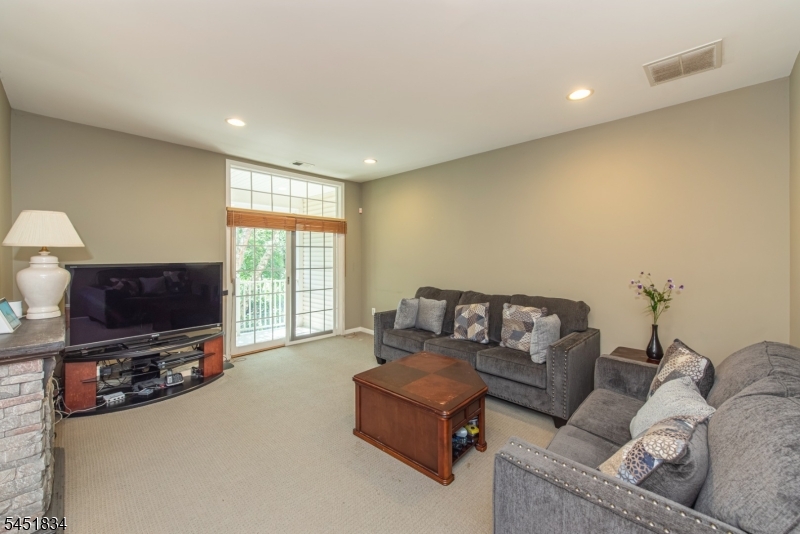 121 Turlington Court Livingston NJ 07039