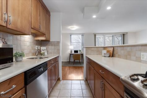 530 Valley Road - 3l Montclair NJ 07043