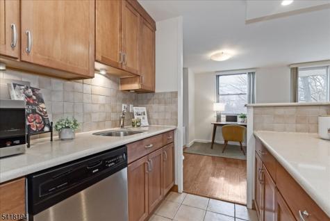 530 Valley Road - 3l Montclair NJ 07043