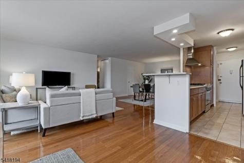 530 Valley Road - 3l Montclair NJ 07043