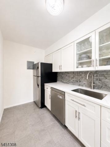 13 Wedgewood Dr Unit 87 Verona NJ 07044