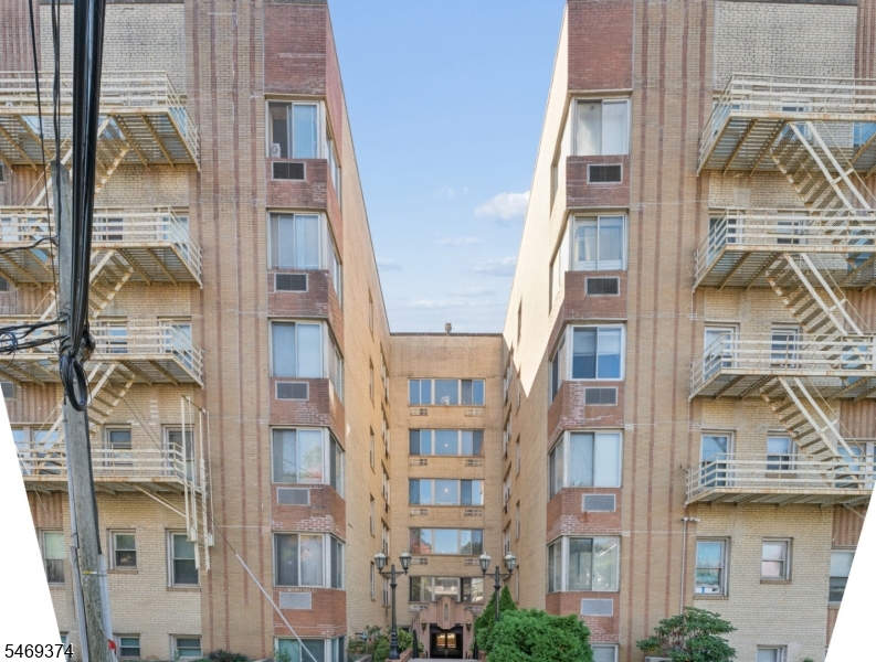 19 Lyons Avenue Newark NJ 07112