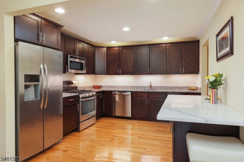 6 Harvey Court Clark NJ 07066