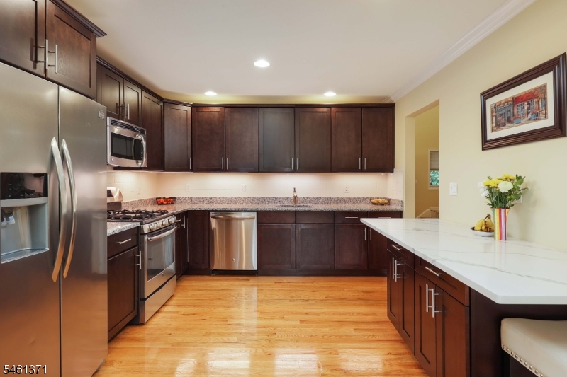 6 Harvey Court Clark NJ 07066