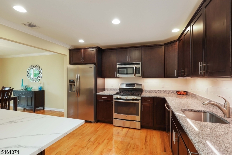 6 Harvey Court Clark NJ 07066