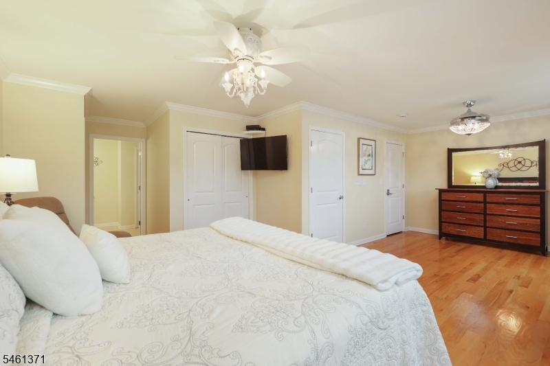 6 Harvey Court Clark NJ 07066