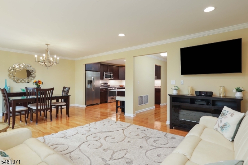 6 Harvey Court Clark NJ 07066