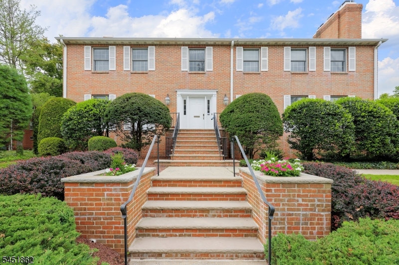 12 Cowperthwaite Place Westfield NJ 07090