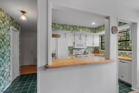 47 Manchester Lane West Milford NJ 07480