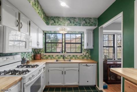 47 Manchester Lane West Milford NJ 07480