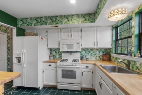 47 Manchester Lane West Milford NJ 07480