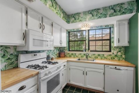 47 Manchester Lane West Milford NJ 07480