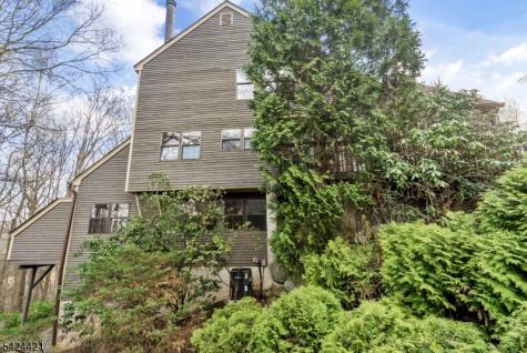 47 Manchester Lane West Milford NJ 07480