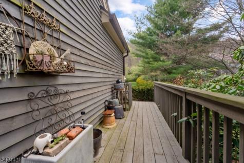 47 Manchester Lane West Milford NJ 07480