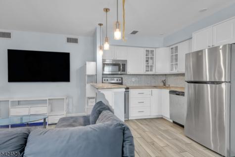 1003 Unicorn Way Clifton NJ 07011