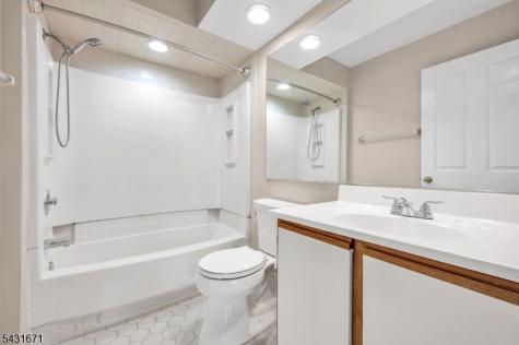 213 Stratford Place Bridgewater NJ 08805