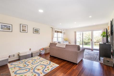 41 Gettysburg Way Lincoln Park NJ 07035