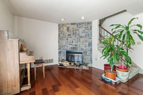 5 Lily Court Edison NJ 08820