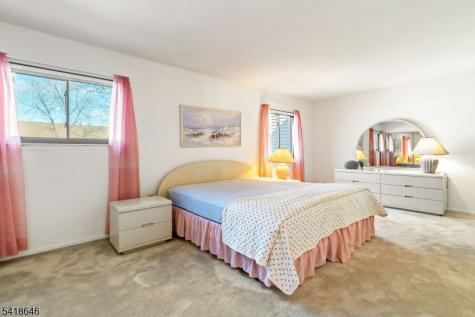 5 Lily Court Edison NJ 08820