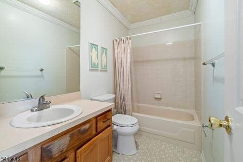 5 Lily Court Edison NJ 08820