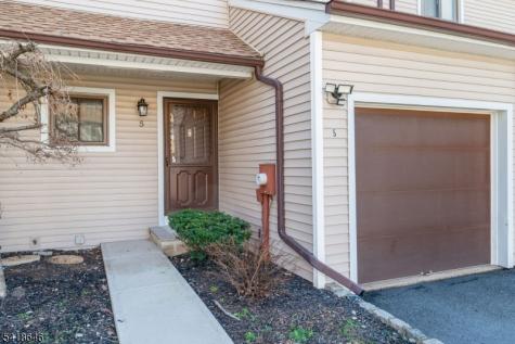 5 Lily Court Edison NJ 08820