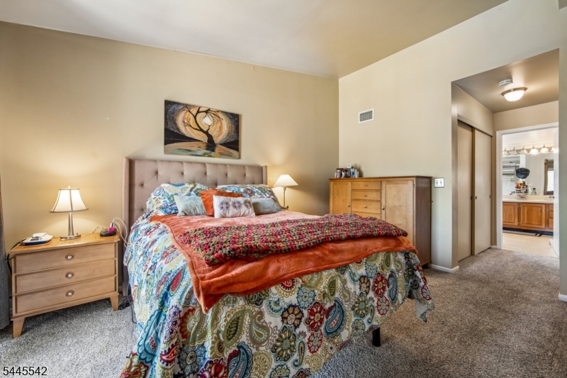 92 Ashley Court Bedminster NJ 07921